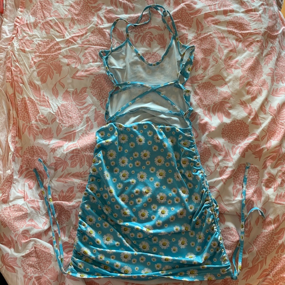 One Above Another Daisy Dress - Picture 2 of 8